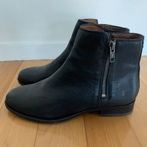 Frye Black Carly Double Zip Ankle Boot Full-Grain Leather Bootie Size 7.5B
